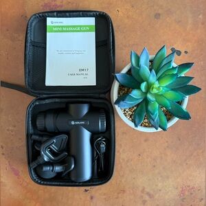 NWOT Aerlang Mini Massage Gun
